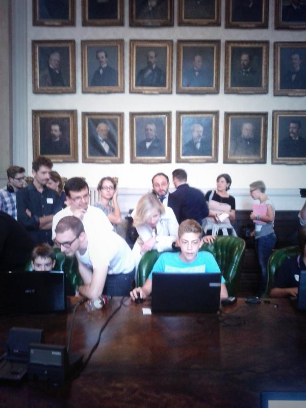 Annalola's tweet image. I ministri, la ministra e il ninja #CoderCamera @MiurSocial @CoderDojoItalia @SteGiannini