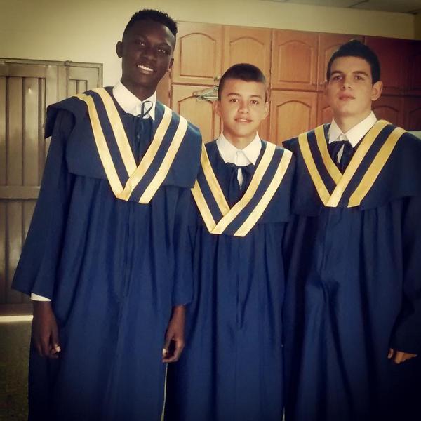JeffersonDuque6's tweet photo. Mas cerca de una meta mas 🎓🎓🎓🎓 http://t.co/SjMRdExttl