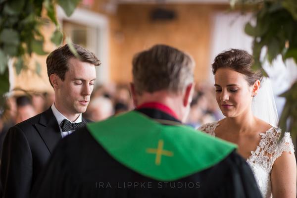 IRALIPPKESTUDIO's tweet photo. Christine &amp; Tim sharing a calm &amp; peaceful moment together. Photo: Jason Walker. Coordination: @Bellafare #wedding http://t.co/hAnf7zC8Ry