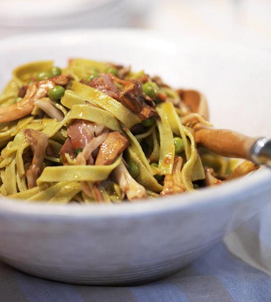 traditionalhome's tweet image. Whoa! It's #NationalPastaDay.
Here's a yummy spinach fettuccine recipe from Lidia Bastianich. bit.ly/1yKaciZ