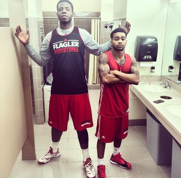 ShazahW's tweet photo. My niggas gon Eat this season @bigkeezy24 @Rell_ox5 #WorkGrindEAT #HomeTeam #386BlimpShit πππ http://t.co/xlTQMxvFyz