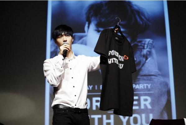141017 EXO-L Website Update - Lay birthday party (2)