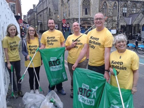 tigertiger987's tweet photo. Think I should join these guys, I look a bit like a womble "@jonnypg_GB: @KeepBritainTidy #bigtidyup http://t.co/cGPDvHUN3Q"