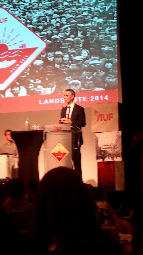 AUFiFinnmark's tweet photo. AUF er så heldig at vi får besøk av natos generalsekretær, Jens Stoltenberg. #AUFLM http://t.co/zZ383ubUqX
