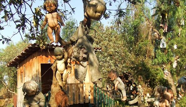 AnabelSannfer's tweet photo. La isla de las muñecas en México: Un destino terrorífico http://t.co/tuXx6IjcYJ http://t.co/JC1NeNr1Th” próximo destino @Leydismiley...