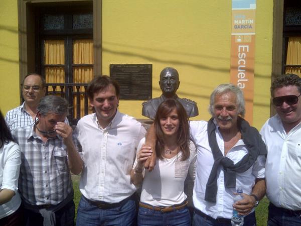 fernandogalmar1's tweet photo. Al general Peron para dar comienzo a una nueva Argentina. http://t.co/zvUnMdQ31d