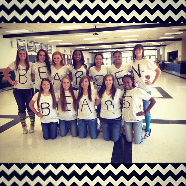 016Abbey's tweet photo. Game Day ready! 😁❤️✌️#BeatJC http://t.co/VJpwBHP9lS