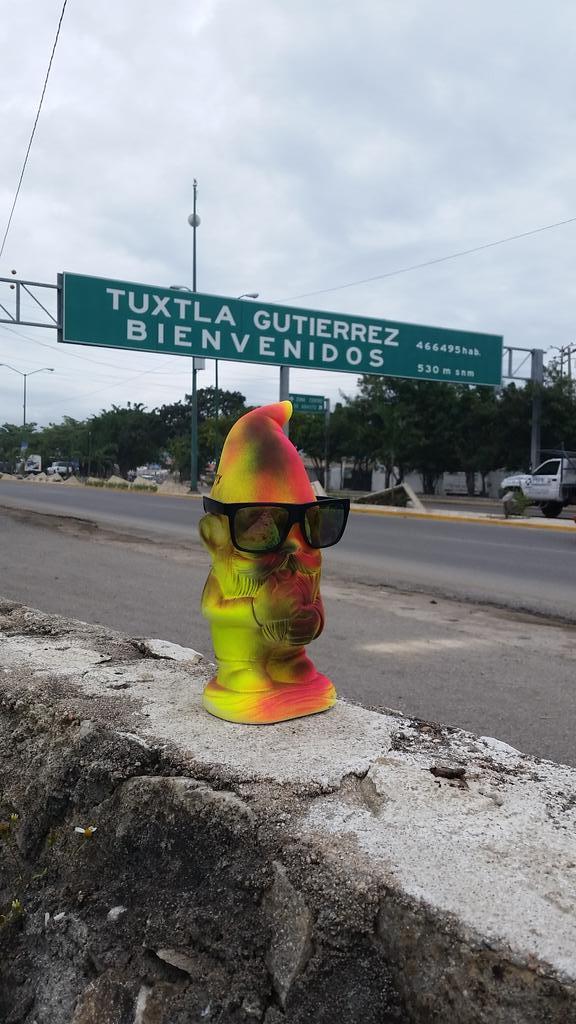 ivan3sinzacate's tweet photo. Me encontré un gnomo en la Condesa y me lo llevé de paseo! #takemeawaymx http://t.co/QuSFROt8BH