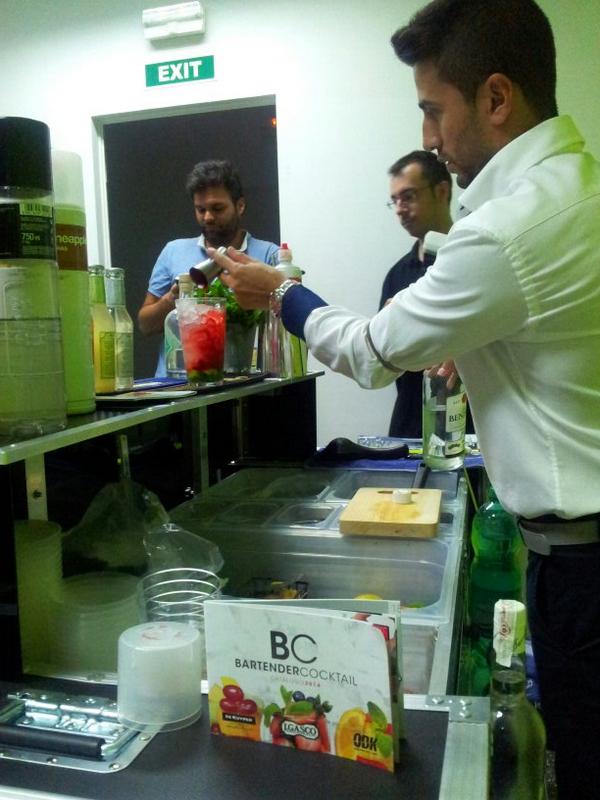 JuanaPorcel's tweet photo. momento #mojito en #acoparty de @ACoPuO ... @ipatri lo que te estas perdiendo!!! http://t.co/ZfYqitvhRq