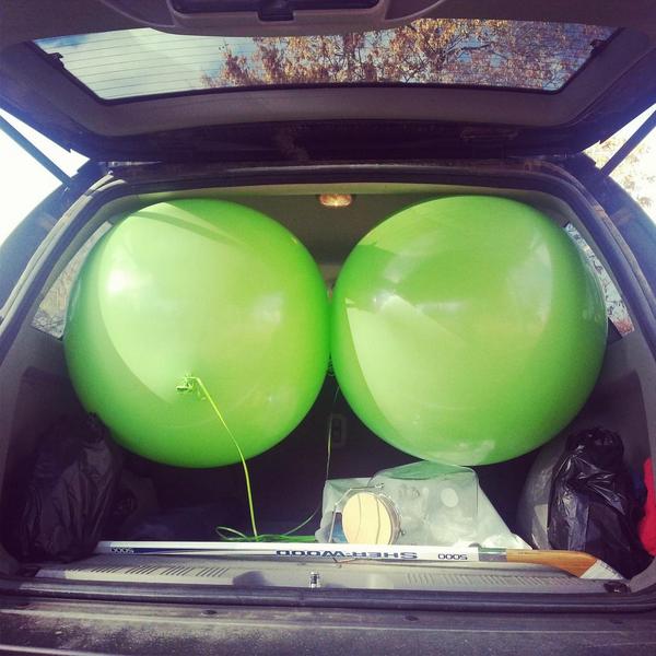 BoxSocialYEG's tweet image. Hey @NorthEdmKia I think I need a bigger car soon. Or start buying smaller balloons. #eventplannerproblems