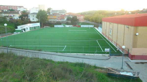 Ya va tomando forma la istalacion de cesped artificial <a href="/jojamoreno/">Jose Javier Moreno</a> <a href="/ddoniga/">David Dóniga</a> <a href="/dxtplasencia/">Concejalía Deportes</a> <a href="/fernandopgp/">Fernando Pizarro</a>
