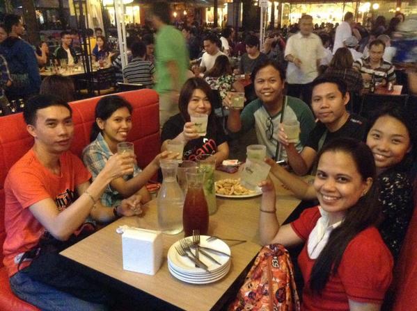 zoeysofiaviolet's tweet photo. Though I wasn't able to see you guys tonight, am happy to see you all in one frame. #baycorp #imissyouall #seeyousoon http://t.co/7mmDQqqOn8