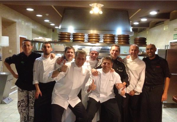 Hoy una gran noche, cocinamos con amigos!!! <a href="/luis_lera/">Luis Alberto Lera</a> <a href="/RteMaracaiboSg/">Rte. Maracaibo</a> Agustín Gamazo Geño Blanco y Gary Calvo