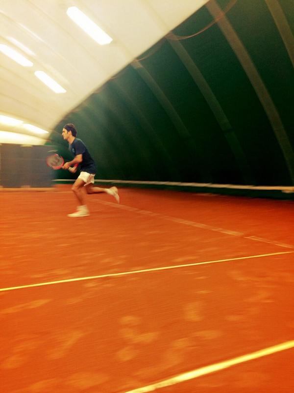 rogerfederer's tweet photo. Day 3 on clay #done 🏁 http://t.co/AlQzVosY6N
