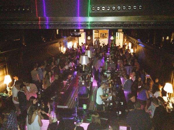 GalleryGU's tweet photo. Empezando la noche con @djkitos7 en cabina!!! #Gallery2014 http://t.co/vYFRBfqUtl