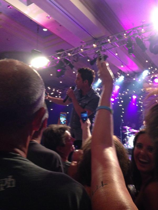 LishR's tweet photo. @train taking some concert selfies in Maui!!! Thanks for a good show!! #train #maui #maitaiday http://t.co/VuRva1mGmB