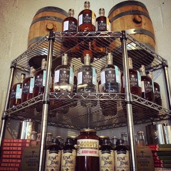 LYONRUM's tweet photo. full shelves, ready for the weekend! @StMichaelsMD @TalbotCountyMD @TravelMD #drinkmorerum http://t.co/ufe5wA5E4g
