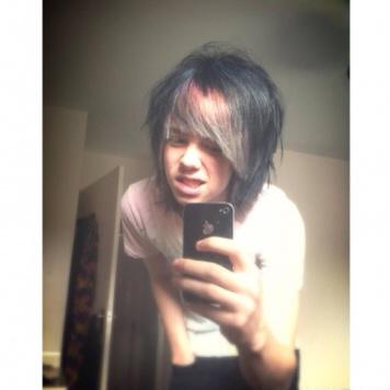 RT or favourite if my friend Alec should join my account... 😬