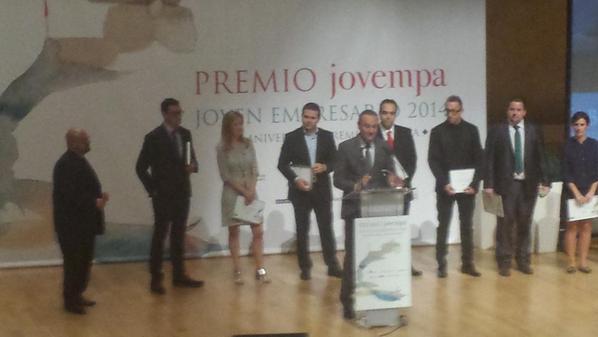 AngeloArusso's tweet photo. #PremioJovempa #2014 #fabra http://t.co/2iBfZOKqPe
