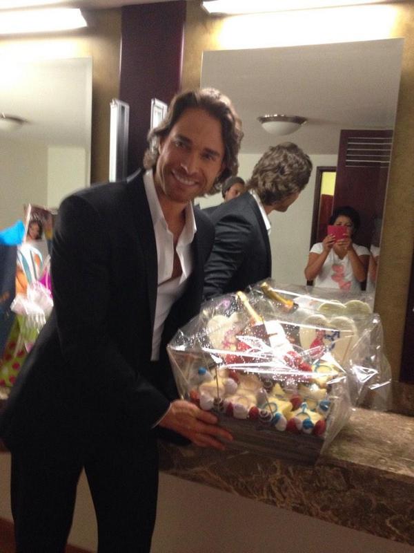 AngeliqueBChile's tweet photo. “@sliver316: [FOTO] @Anboy88 @sebastianrulli #LHSDMLMSDV @angeliquebchile #Puebla Gracias @JulioArroyo79 @SaraR285 http://t.co/m78IyDntPK”❤️