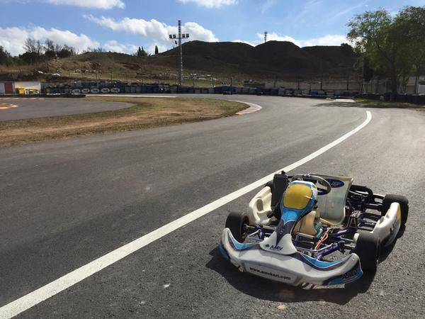 amvkart's tweet photo. Hoy en #Torrejon estrenando nuevo circuito #HenaKart una pasada! http://t.co/5X7k3hrwnS