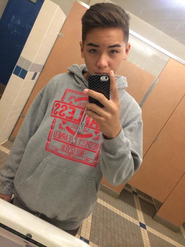 jimmycanhando's tweet photo. school "bachroom" #classisboring http://t.co/Dwu538qwVd