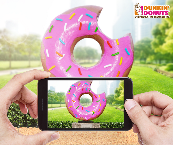 DunkinDonutsPE's tweet photo. #DatosDunkin : Sabias que... en el 2007 se construyó en Springfield, EEUU , una escultura de un Donut rosado gigante. http://t.co/5u95s0TiZA