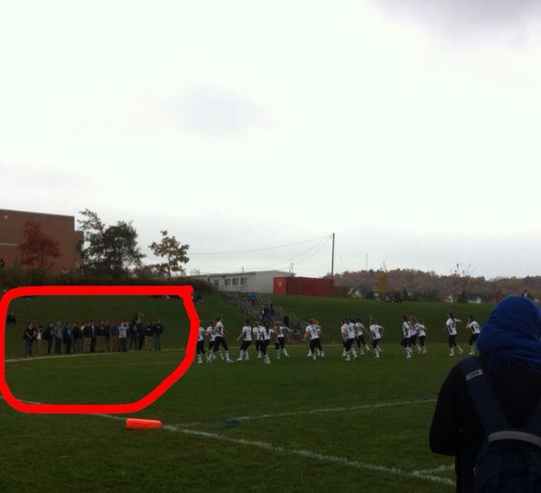 emmaflorescu_'s tweet image. When the girls dance team starts performing...