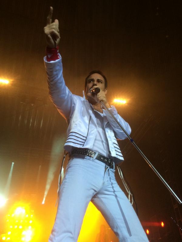PandoraConcert's tweet photo. @SAVEthQUEENoDSR el mejor tributo del Mundo a Queen enloquecen Valladolid ante miles de asistentes. Otro éxito!!!!!! http://t.co/uqBSvvOJ5m