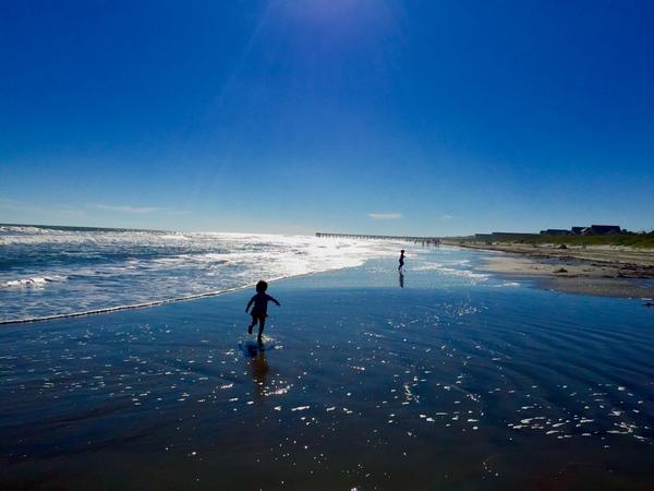 Eatyoucookyou's tweet image. My beautiful children having the time of their lives. Dad gets to chase them down. #spendtimewithyourkids