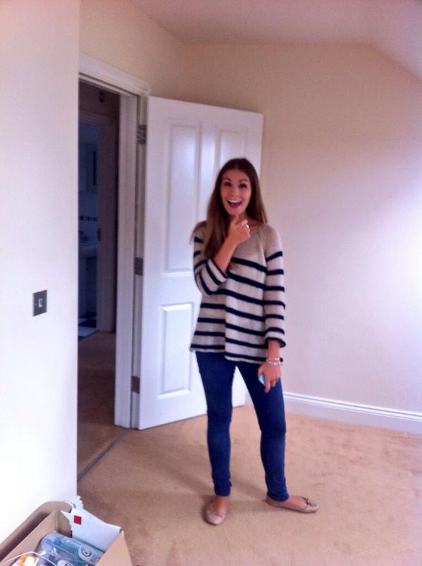 AlexMortlock92's tweet photo. 'Come and try out the new sofa' happy new flat day @kerry_deans #Firm #Squishy http://t.co/i8metCkuw9