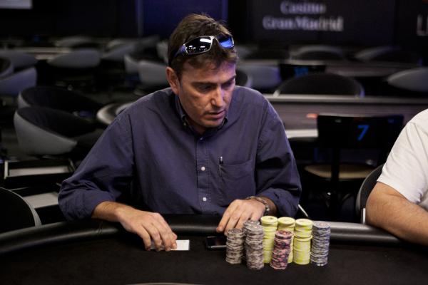 PokerStarsSpain's tweet photo. Antonio León finaliza líder del 1A del #EstrellasSeries con 423.200 puntos, más de 264 ciegas http://t.co/92BzfeRCQ1 http://t.co/baphMuJtfQ
