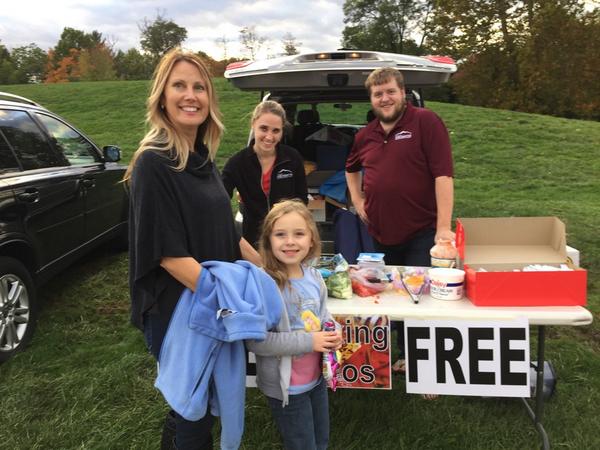 threads_MHUMC's tweet photo. Tailgating was a huge success! We hope to see all of you in church in the future. It'd be great to RECONNECT! http://t.co/I6UeWpXBbx