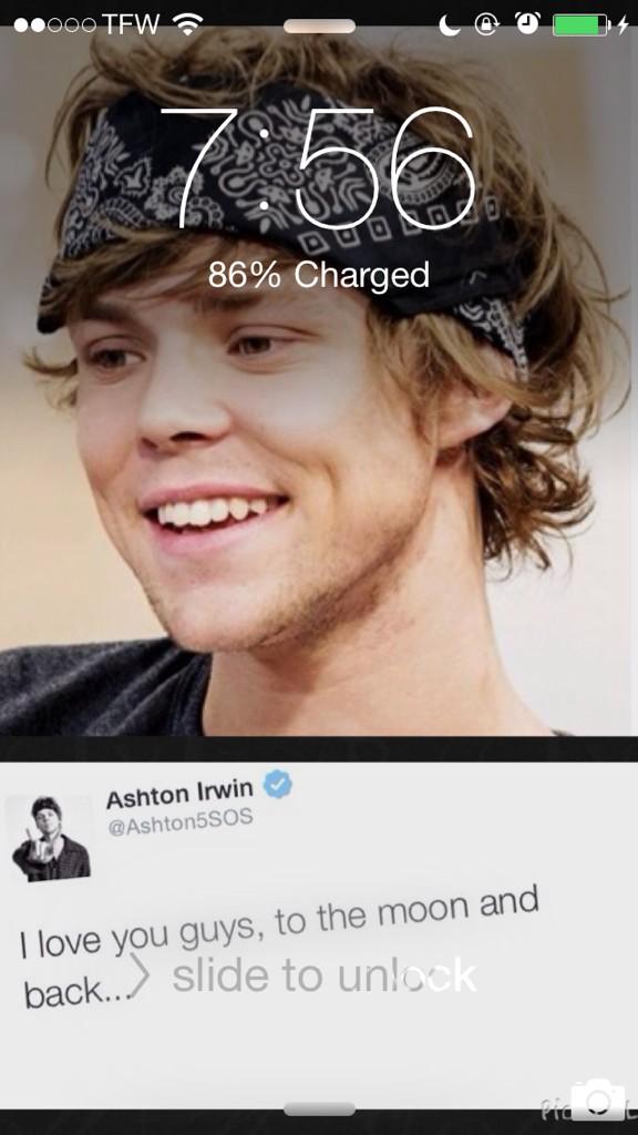 gucciscreens's tweet photo. RT for this Ashton Irwin lockscreen! •must be following• so I can DM it to you! -K http://t.co/pRopPJG4sU