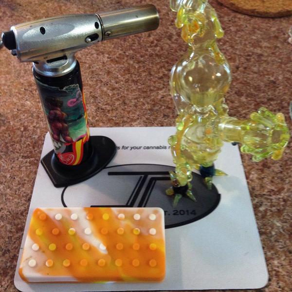jarsmithest2014's tweet photo. Here's a setup on one of our #dabpads and more pads w/ different designs next week! Stay tuned for that and our jar. http://t.co/N75Qyv1eF3