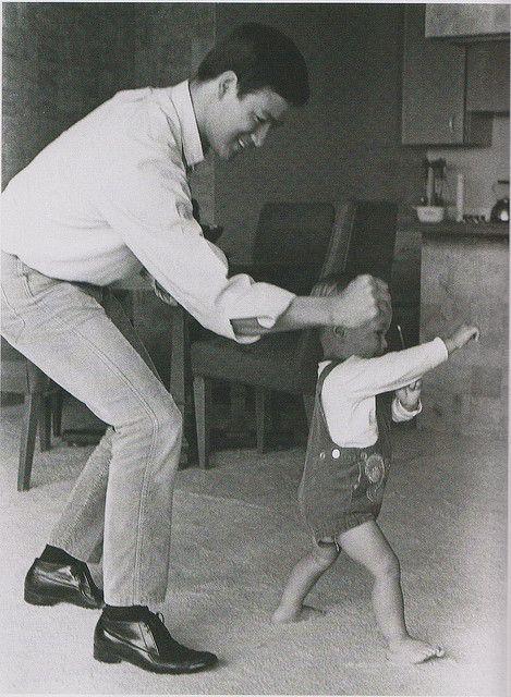CoinWuTang's tweet photo. Bruce &amp; Brandon Lee, 1966 http://t.co/xTDrXpm4Fu
