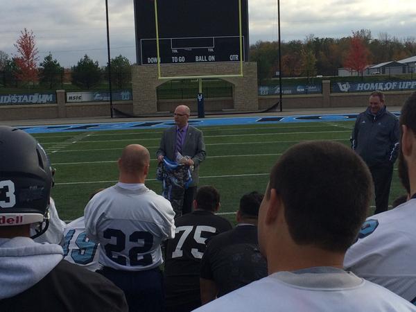 .<a href="/UIU_Football/">UIU_Football</a> ended practice by presenting <a href="/UpperIowa/">UpperIowa</a>'s president, an Army Veteran, w/ a jersey for Military Day