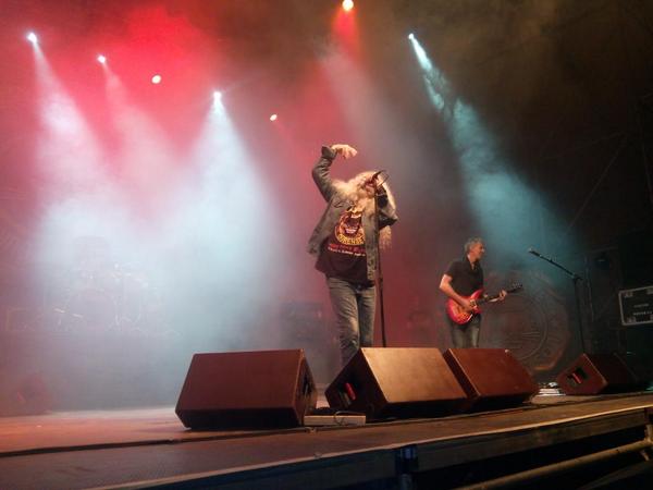 pvaldespartera's tweet photo. Ya tenemos a Los Suaves en el escenario de #Interpeñas. Luego pinchara Rafa Torres, os esperamos #pilarvaldespartera http://t.co/FJ77EjwsPR