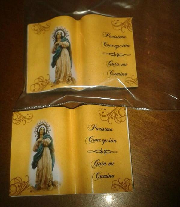 HdadInmaculada's tweet photo. RT Imán en forma de libro para la nevera (o el coche). PRECIO: 2'50€ http://t.co/XEjYAm9k8T