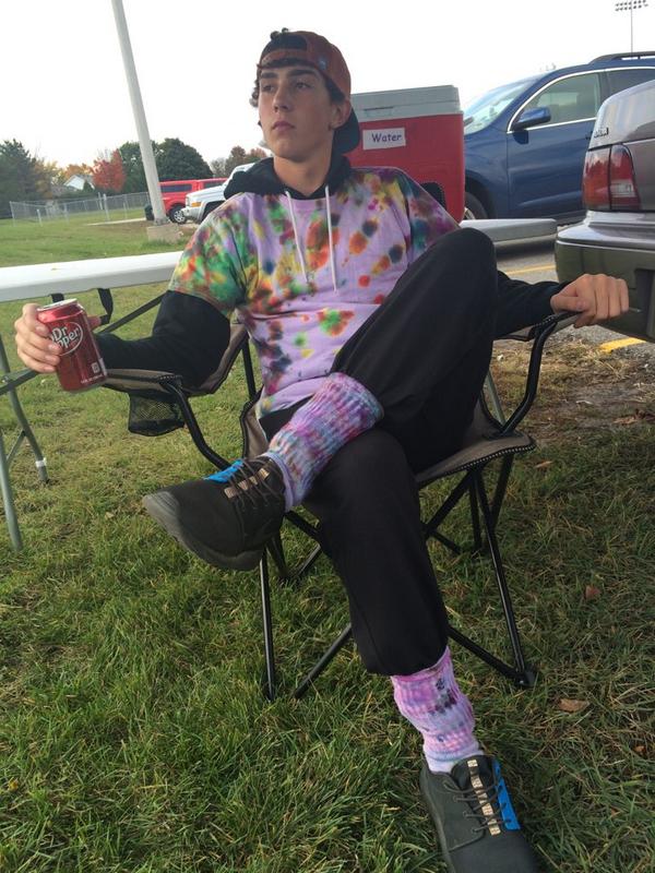 Celly_Section's tweet photo. Everyone the tailgate is in session. #cellysection http://t.co/v4YMgAMpKp