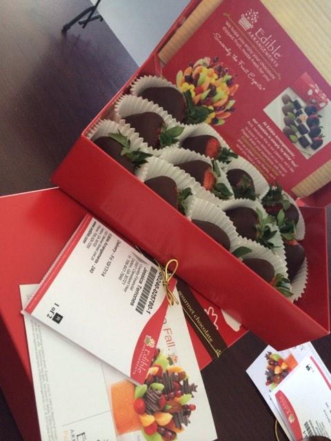 Terrones_Jess's tweet photo. He knows the way to my heart❤️🍓 http://t.co/F46cpR0fXx