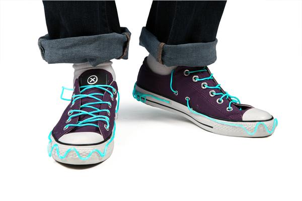 littleBits's tweet photo. Forget the flashlight, these light-up sneakers will show you the way. #trickswithbits http://t.co/pbbTaFW5gR http://t.co/UzPHhsDi8X