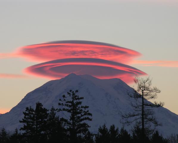 RogerHighfield's tweet image. MT @ObservingSpace: Lenticular clouds over Mount Rainier Nov. 20, 2004 
Credit: James L flickr.com/photos/jgpics/…  &amp;lt;ooo
