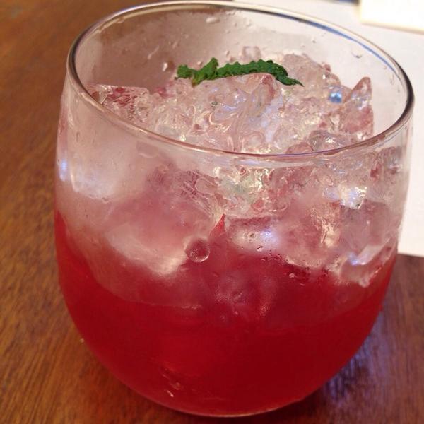 casaagape3's tweet photo. Listo para brindar en nuestro #preparti desde las 5:30 con #BlackberryRum con @HavanaClubCol , dulce de mora y limón. http://t.co/fI8pPTVYn0