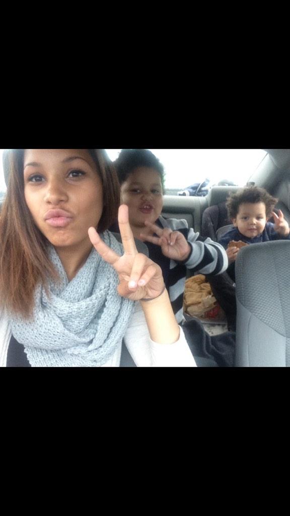 chanellebongard's tweet photo. peace to the middle east #lightskincrew ✌️✌️✌️ http://t.co/Y7OQ6ltxKS