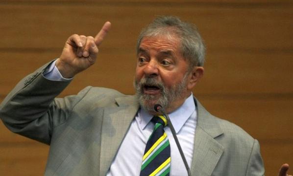 Lula: 'O que incomoda a elite é ver um monte de gente da classe mais baixa viajando de avião'. glo.bo/1rGUD2W