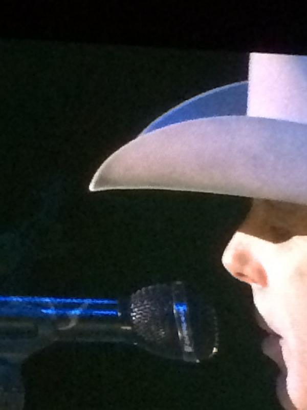 TheReuseMoose's tweet photo. Second hand heart in NYC #ThinkSecondHandFirst @DwightYoakam @rvanpelt123 http://t.co/jpvGNF0EZ9
