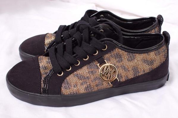 ShemaVenezuela's tweet photo. ¡Qué buen gusto! Ya fueron vendidos estos zapatos! #FashionToGo http://t.co/jhwdTLwmnS