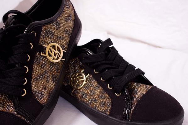 ShemaVenezuela's tweet photo. ¡Qué buen gusto! Ya fueron vendidos estos zapatos! #FashionToGo http://t.co/jhwdTLwmnS