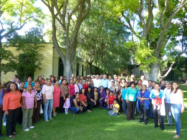 EnriqueGlezQro's tweet photo. En reunión con líderes de la delegación Felipe Carrillo Puerto, en la ex Hacienda El Tintero #@PRI_Queretaro http://t.co/IcB1v745cP